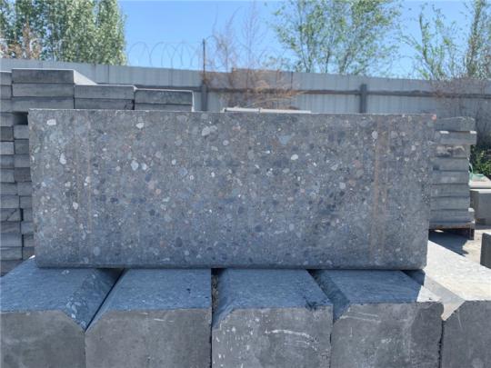 新疆创新技术打造的仿石路沿石：再现自然之美